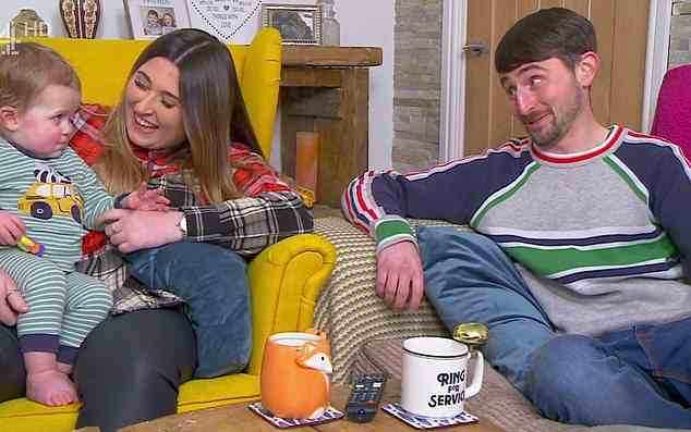 Baby-News: Ihre Reise kommt, nachdem bekannt wurde, dass sie zum zweiten Mal Tante wird, da Bruder Pete und seine Frau Paige Yeomans ein weiteres Kind erwarten
