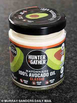 Hunter & Gather Classic Avocado Oil Mayo ist eine Marke, die Avocadoöl enthält.  Es ist zuckerfrei, enthält acht oder mehr Avocados pro Glas, Eier aus Freilandhaltung und rosafarbenes Himalaya-Salz