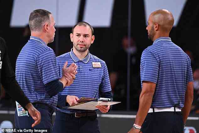 Nuggets Co-Trainer David Adelman (Mitte) wird Malone für das Spiel am Dienstag ersetzen