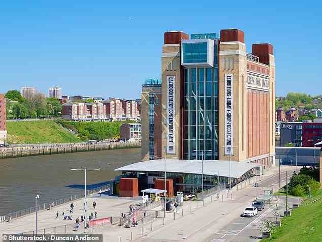 Am gegenüberliegenden Ufer des Flusses befindet sich das prächtige Baltic Centre for Contemporary Art (oben)