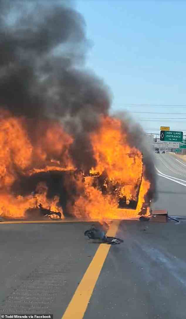 Der feurige Crash wurde von einem Mann dokumentiert, der auf der Autobahn unterwegs war