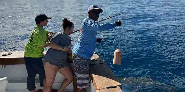 Campbell Keenan und seine Familie taumelten vor der Küste von Fort Lauderdale, Florida, in einen Weißen Hai