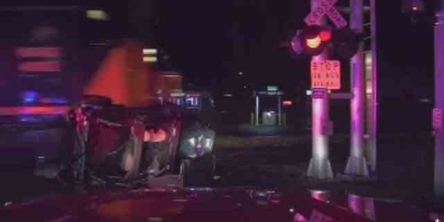 Der Zug traf den umgestürzten Jeep des Mannes in Portage, Michigan.