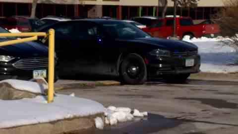 DesMoines, Iowa.  Die Polizei kam am 23. Januar 2034 zum Schauplatz einer Schießerei.