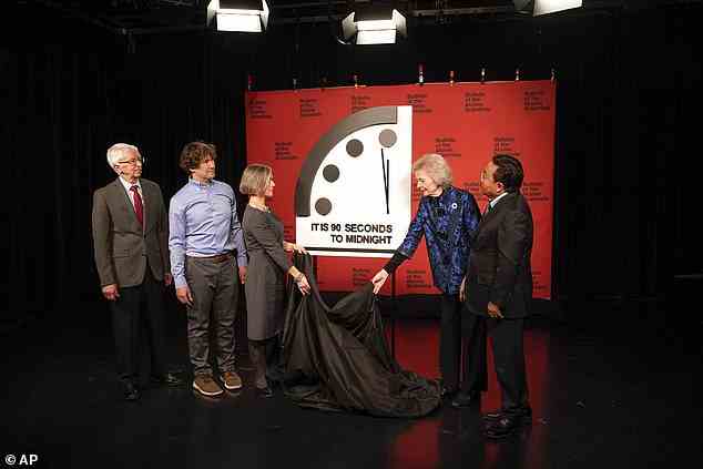Dies ist die nächste Zeit, in der die Doomsday Clock seit 76 Jahren auf Mitternacht verschoben wurde