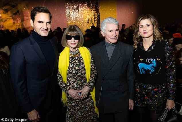 Roger Federer (links) und Ehefrau Mirka (rechts) bei einer Modeveranstaltung in Paris mit Vogue-Ikone Anna Wintour (zweiter von links) und dem australischen Regisseur Baz Luhrmann (zweiter von rechts)