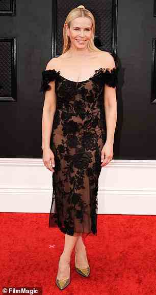 Chelsea Handler trug bei den Grammys 2022 ein schulterfreies Marchesa-Kleid