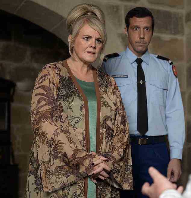 Sally Lindsay spielt die Hauptrolle in The Madame Blanc Mysteries (Ch5), wo das Leben „in der sonnenverwöhnten Provence-Stadt Sainte Victoire gefährlich kurz ist“.