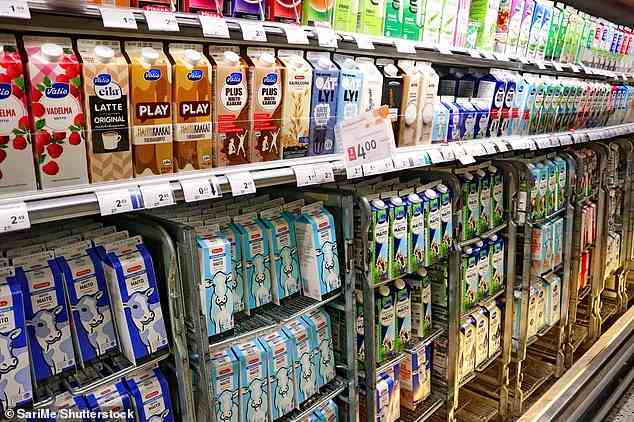 Wissenschaftler fanden heraus, dass trendige Pappkartons, die zunehmend für in Supermärkten verkaufte Milch verwendet werden, ihre Frische oder ihren Geschmack nicht so gut bewahren wie Glas.  Abgebildete Milch- und Nichtmilchoptionen, die in Pappkartons verkauft werden