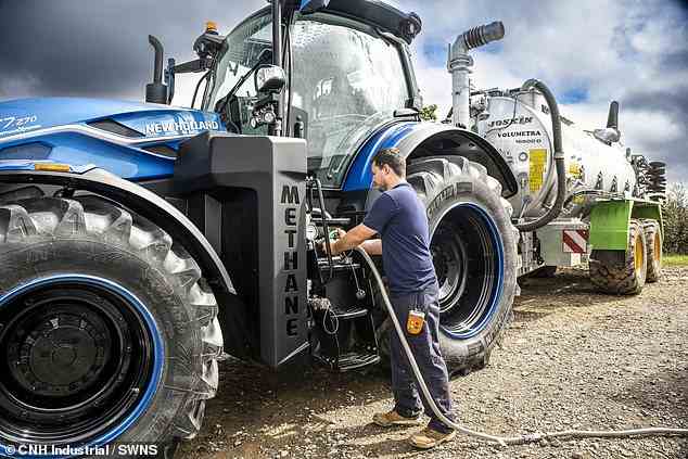 Ein britisches Unternehmen hat den weltweit ersten Traktor entwickelt, der vollständig mit Kuhdung betrieben wird