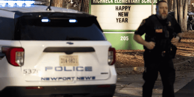 Die Polizei reagiert auf eine Schießerei an der Richneck Elementary School am Freitag, dem 6. Januar, in Newport News, Virginia.