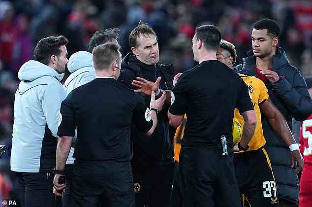Wolves-Chef Julen Lopetegui war empört, dass der Schiedsrichter einen späten Sieger in Liverpool ausschloss