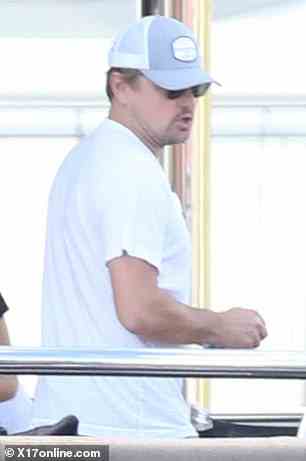 2023 einläuten!  Leonardo DiCaprio verbrachte Silvester auf einer Yacht in St. Barts mit ein paar berühmten Freunden, darunter Drake und Tobey Maguire