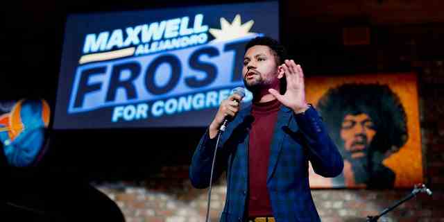 Rep. Maxwell Alejandro Frost bei einer Wahlkampfveranstaltung.  Foto mit freundlicher Genehmigung der Frost For Congress-Kampagne.