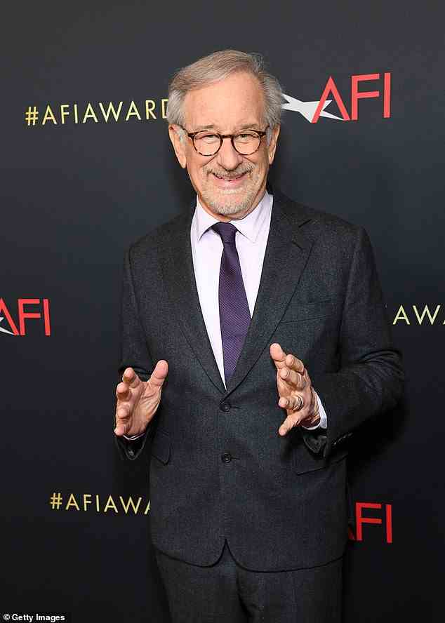 Sleek: Steven Spielberg trug am Freitagnachmittag ein elegantes Outfit zum AFI Awards Luncheon in Los Angeles