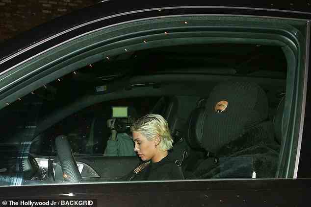Los geht's: Kanye saß auf dem Fahrersitz, als das Paar das Restaurant verließ