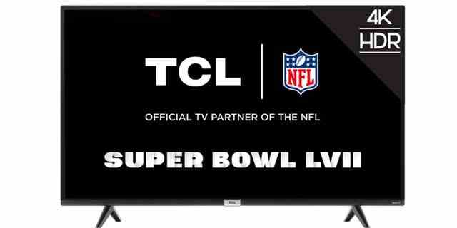 Bild des TCL Smart Roku TV, offizieller TV-Partner der NFL. 