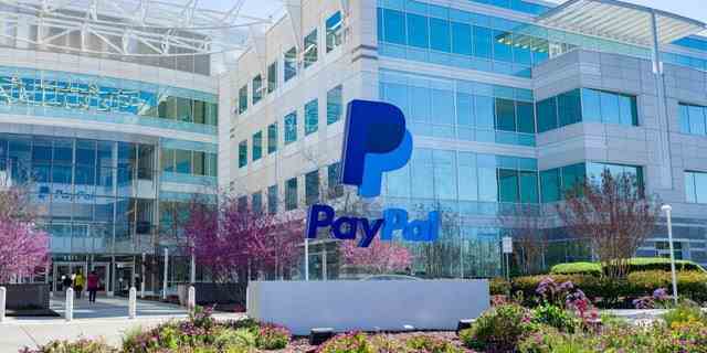PayPal hat seine Plattform zuvor für einige Verbotsentscheidungen als Versuche zur Beseitigung von Hassreden verteidigt. 