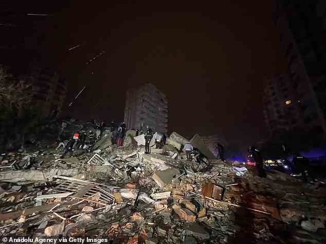 Ein Blick auf die zerstörte Wohnung im Jurtenviertel des Bezirks Cukurova nach dem Erdbeben in Adana, Türkei