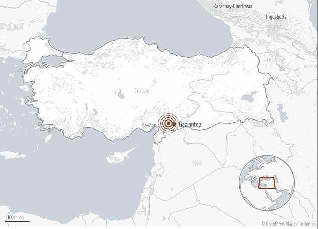 Ein Erdbeben der Stärke 7,8 erschütterte am frühen Montag die Zentraltürkei, gefolgt von einem starken Nachbeben
