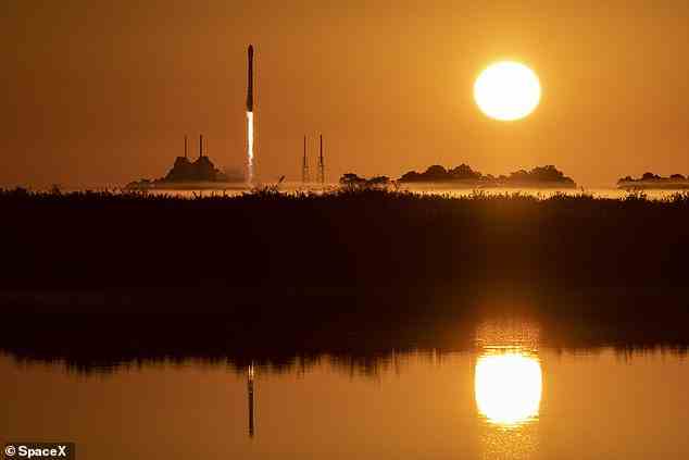 Abheben: SpaceX startete den GPS-Satelliten von Cape Canaveral in Florida am Mittwoch um 07:24 ET (12:24 GMT)