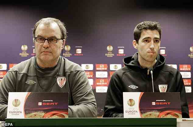Auch Iraola (rechts) hatte während seiner aktiven Zeit beim Athletic Club Bilbao mit Bielsa zu tun