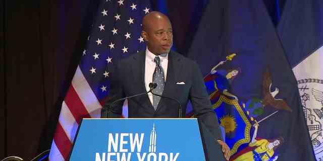 Bürgermeister Eric Adams verteidigte Menschen mit hohem Einkommen, die in NYC bleiben