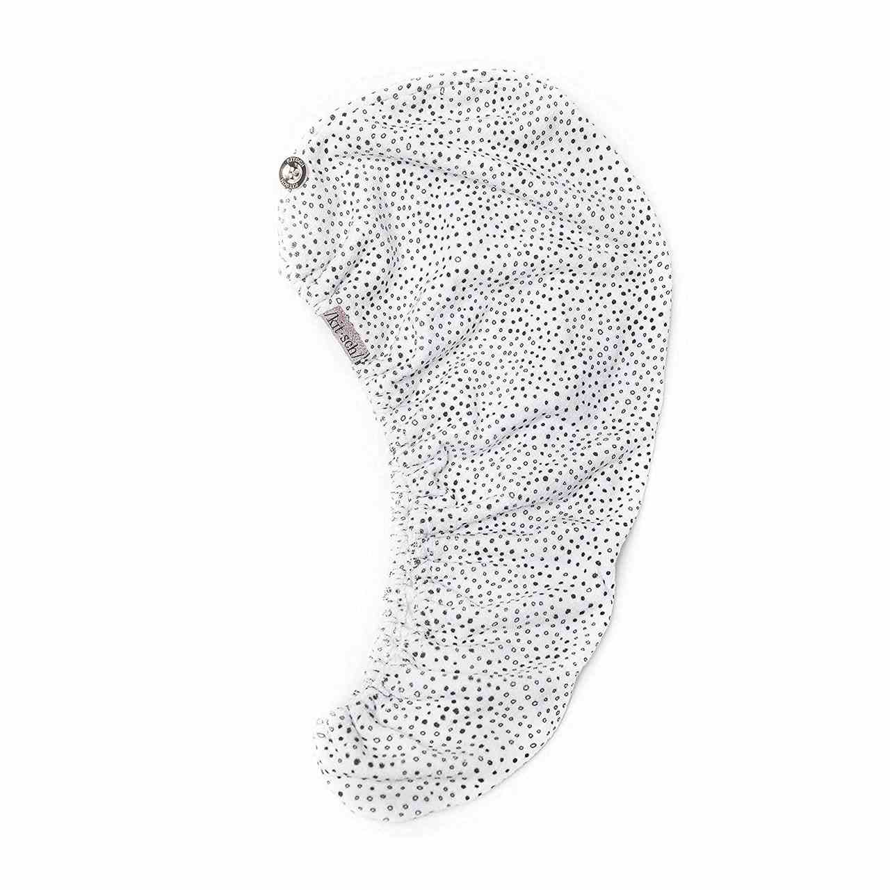 Kitsch-Mikrofaser-Haartuch weißes und schwarzes gepunktetes Haartuch auf weißem Hintergrund