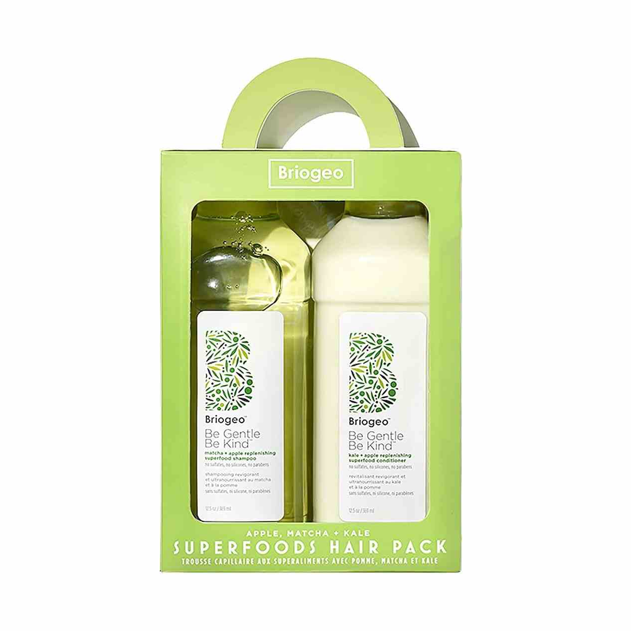 Briogeo Be Gentle Be Kind Superfoods Hair Pack Shampoo- und Conditioner-Flasche in grüner Box auf weißem Hintergrund