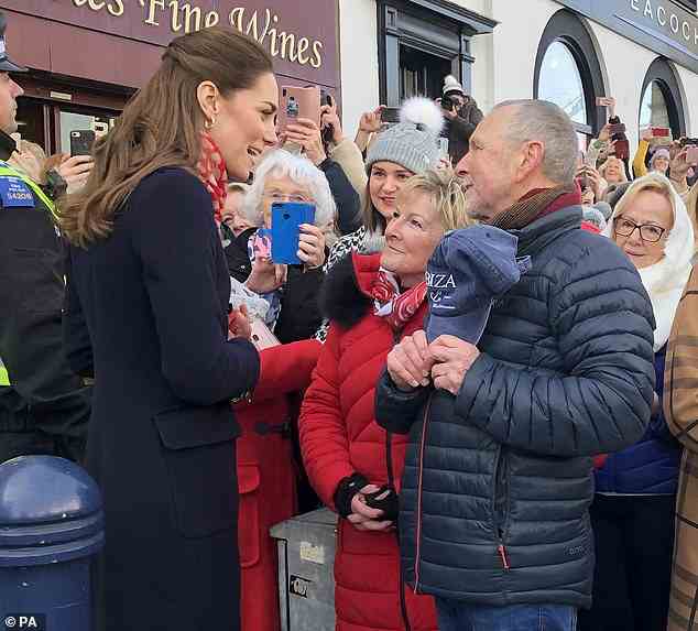Lehrer Kevin Allford reiste mit seiner Frau Denise, um sich bei einem Besuch in Wales im Februar 2020 wieder mit Kate zu treffen (im Bild, Treffen mit dem König).