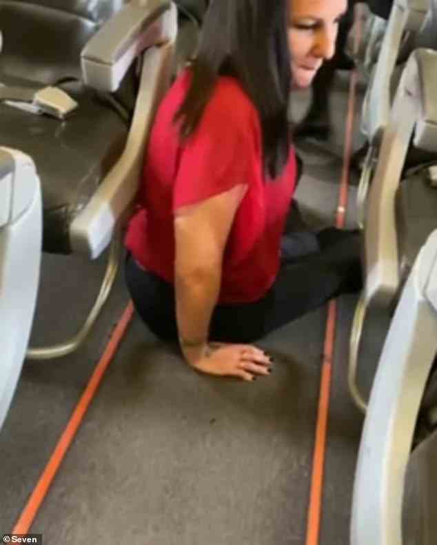 Frau Curtis war gezwungen, den Gang eines Jetstar-Flugzeugs hinunterzukriechen, nachdem ihr im Oktober letzten Jahres kein zusätzlicher Rollstuhl (im Bild) angeboten worden war