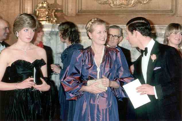 Prinzessin Diana mit Prinzessin Grace Kelly und King Charles im März 1981 im Royal Opera House in London