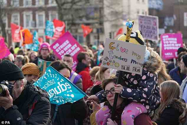Streikende Lehrer und ihre Unterstützer demonstrierten letzte Woche in Newcastle