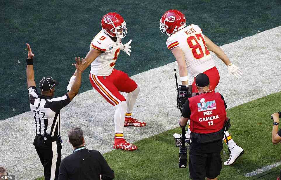 Kelce (right) celebrates with teammate JuJu Smitch-Schuster (left) after leveling the score in the first quarter of the game