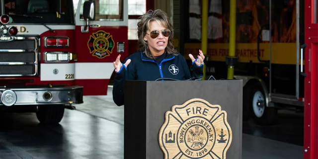 Die Gründerin von Safe Haven Baby Boxes, Monica Kelsey, spricht am Freitag, den 10. Februar 2023, auf einer Pressekonferenz in einer Feuerwehrstation in Bowling Green.
