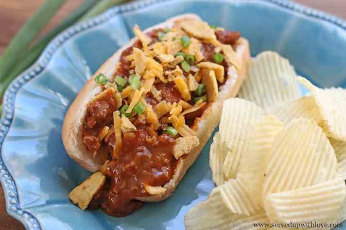 STYLECASTER | 17 Superbowl Snacks You Can Make In a Slow-Cooker | Chili Cheese Dogs