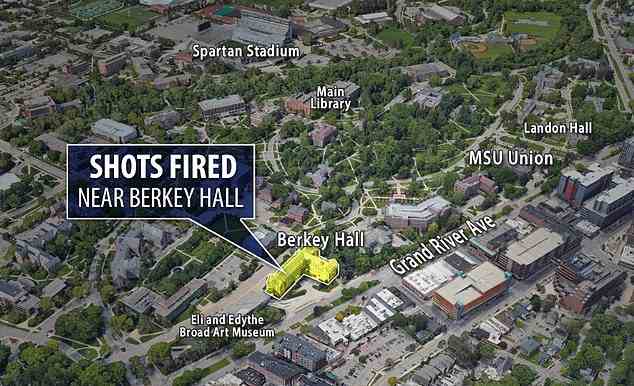 Die ersten Schüsse wurden um 20:30 Uhr in der Nähe von Berkey Hall gemeldet.  Die Michigan State University befindet sich auf einem der größten und grünsten Campus der Nation, der sich über 5.200 Morgen in East Lansing erstreckt