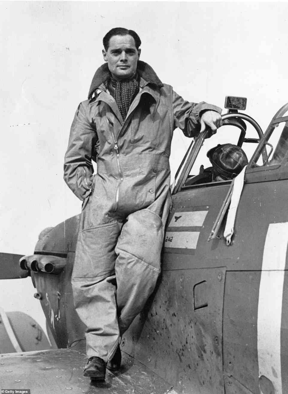 Im Bild: Sir Douglas ist einer der berühmtesten Piloten der Royal Air Force, der bei einem Flugzeugabsturz beide Beine verlor, aber im Zweiten Weltkrieg als Pilot diente
