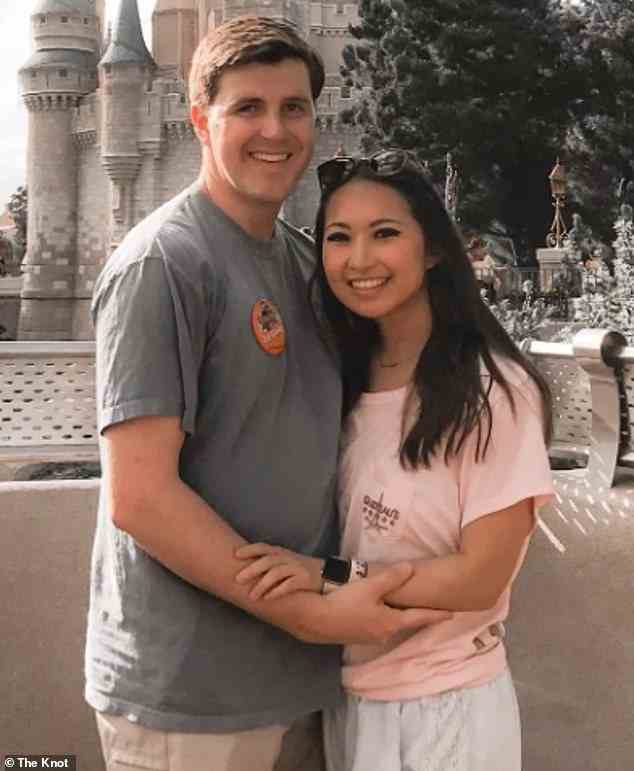 Megan und Alex trafen sich 2018 zum ersten Mal in ihrer örtlichen Kirche, begannen aber laut Hochzeitsregister des Paares im folgenden Jahr miteinander auszugehen