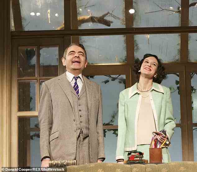 Theater: Atkinsons Romanze mit Ford begann 2015, zwei Jahre nachdem sie sich kennengelernt hatten, als sie im West End-Stück Quartermaine's Terms auf der Bühne standen (im Bild)
