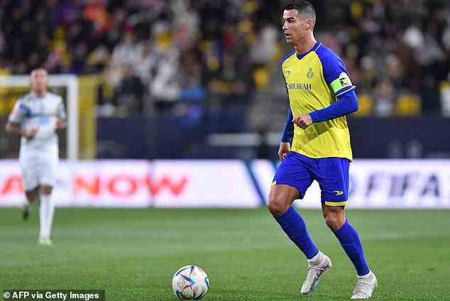 Ronaldo schickte einen atemberaubenden Pass zu Abdulrahman Ghareeb, der seine Mannschaft mit 1: 0 in Führung brachte
