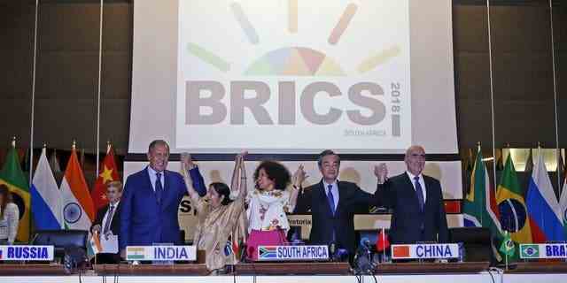 Die BRICS-Außenminister treffen sich zur Vorbereitung des Gipfeltreffens der Staats- und Regierungschefs zwischen dem 25. und 27. Juli 2018.