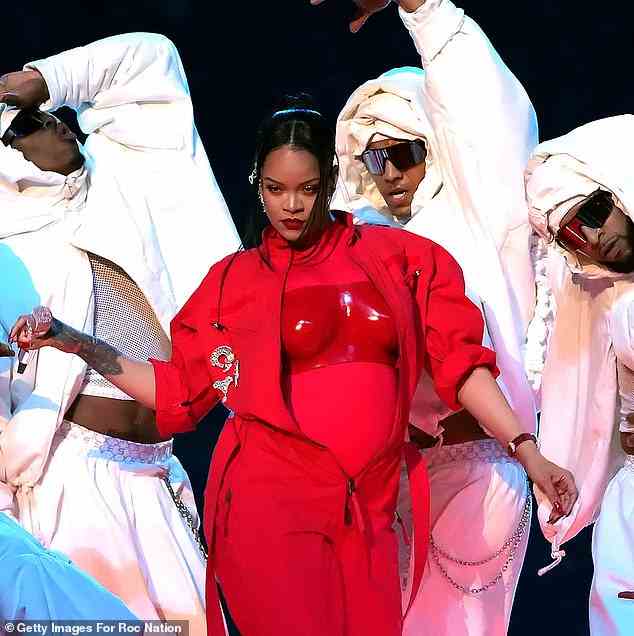 Runde zwei: Rihanna hat während ihres letzten Auftritts beim Super Bowl bekannt gegeben, dass sie mit ihrem zweiten Kind schwanger ist