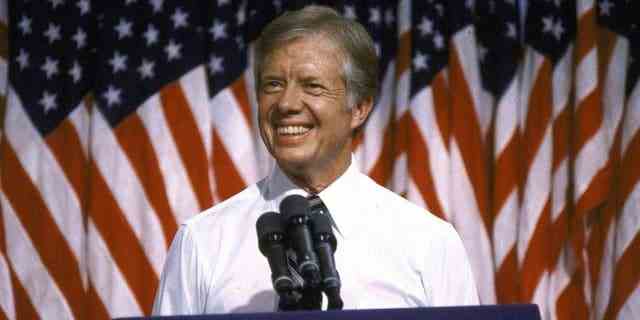 Präsident Jimmy Carter hält eine Rede am Merced College. 