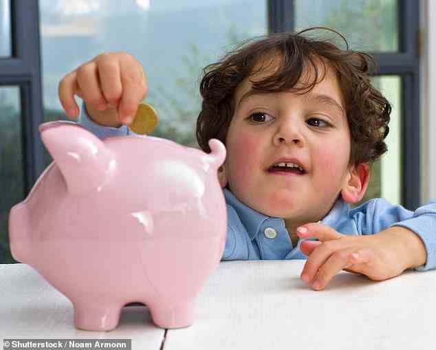 Geld auf der Bank: Die Kinder von heute sind zukünftige Familienmacher, die Hypotheken aufnehmen und Versicherungen kaufen müssen