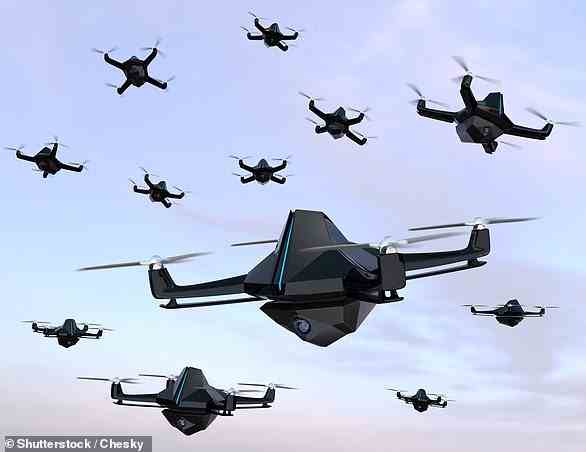 Das US-Pentagon arbeitet an einer neuen „Massenvernichtungswaffe“, die Tausende von Drohnen umfasst, die aus der Luft, zu Land und zu Wasser zuschlagen, um die feindliche Verteidigung zu zerstören.  Stock Foto