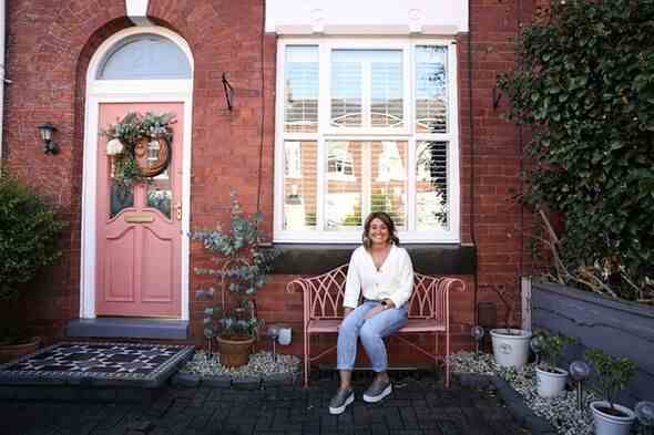 Imogen und ihr Partner Alex kauften ihr erstes Haus in Sale, Trafford
