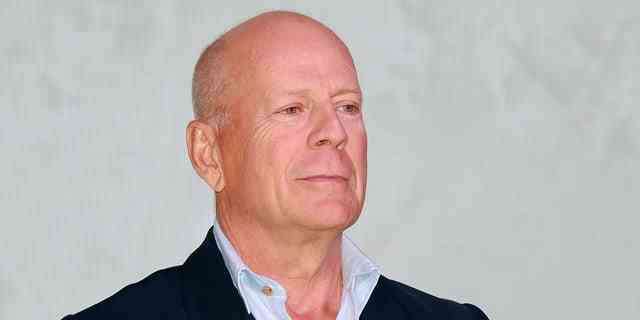 Bruce Willis kämpft mit Demenz, nachdem seine Aphasie-Diagnose fortgeschritten ist.