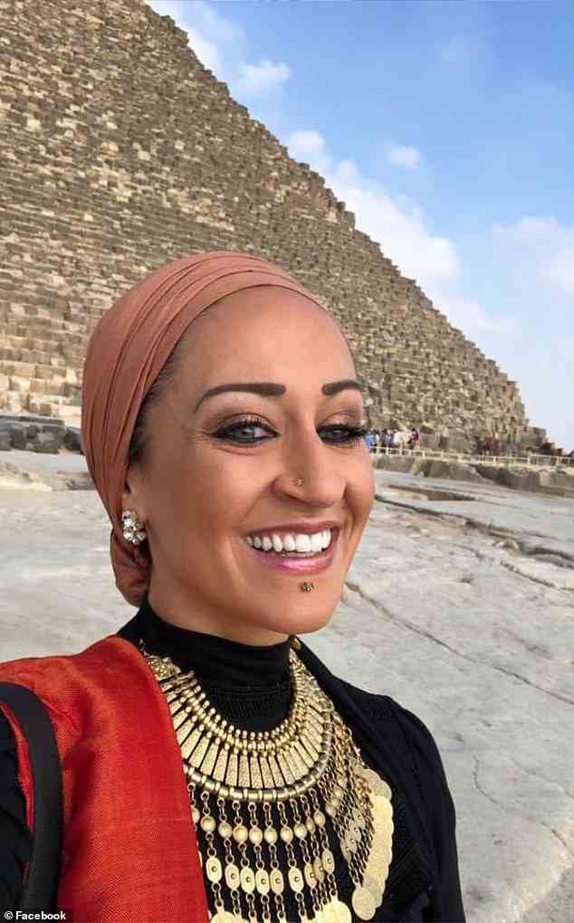 Der 39-Jährige besucht die Pyramiden in Gizeh, Ägypten.  Sie hat behauptet, arabischer Herkunft zu sein