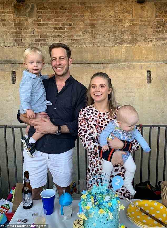 Emma gab die Ankunft ihres zweiten Kindes, einer Tochter namens Edie Lucinda Rundle, im Oktober 2020 bekannt. Sie hat auch einen Sohn, William, drei, und sie teilt beide Kinder mit ihrem Ehemann Charlie Rundle.  Alle abgebildet